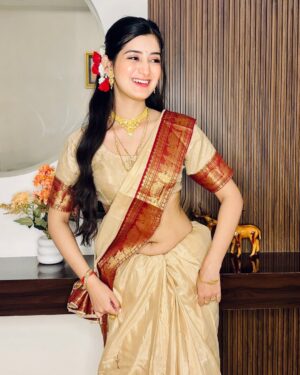 Samiksha Kapoor Instagram - In my shudh sanskari look ❤️😁
.
.
.
.
.
#instagram#instagood#instalike#picoftheday#saree#ethnicwear#traditional#southindiansaree#southindianlook#explore#explorepage#fyp