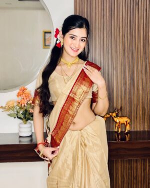Samiksha Kapoor Instagram - In my shudh sanskari look ❤️😁
.
.
.
.
.
#instagram#instagood#instalike#picoftheday#saree#ethnicwear#traditional#southindiansaree#southindianlook#explore#explorepage#fyp