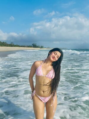 Samiksha Kapoor Instagram - Sandy toes, sun-kissed nose, and a heart full of giggles 💕✨
.
.
.
.
.
#instagram#instapic#picture#picoftheday#outfit#beach#beachbody#fashion#bikini#goodvibes#sunkissed#ocean#explore#explorepage#fyp