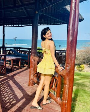 Samiksha Kapoor Instagram - Love looks pretty on me 🌻💛🌼
Outfit - @zara
Footwear - @dior
.
.
.
.
.
#instagram#instagood#instalike#instadaily#picoftheday#outfit#explore#explorepage#fyp