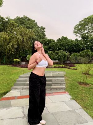 Samiksha Kapoor Instagram - Lost in drops 🤍🌧️
.
.
.
.
.
#instagram#instapic#instamood#instagood#rain#pic#picoftheday#outfit#monsoon#monsoonvibes#aesthetic#saiyaara#explore#explorepage#fyp