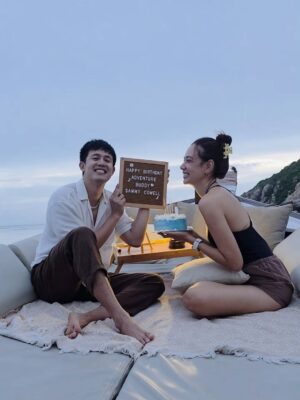 Sammy Cowell Instagram - ขอบคุณจากใจ อย่างน้อยก็ไม่ต้องเป่าเค้กในป่า 🤘🏝🐾