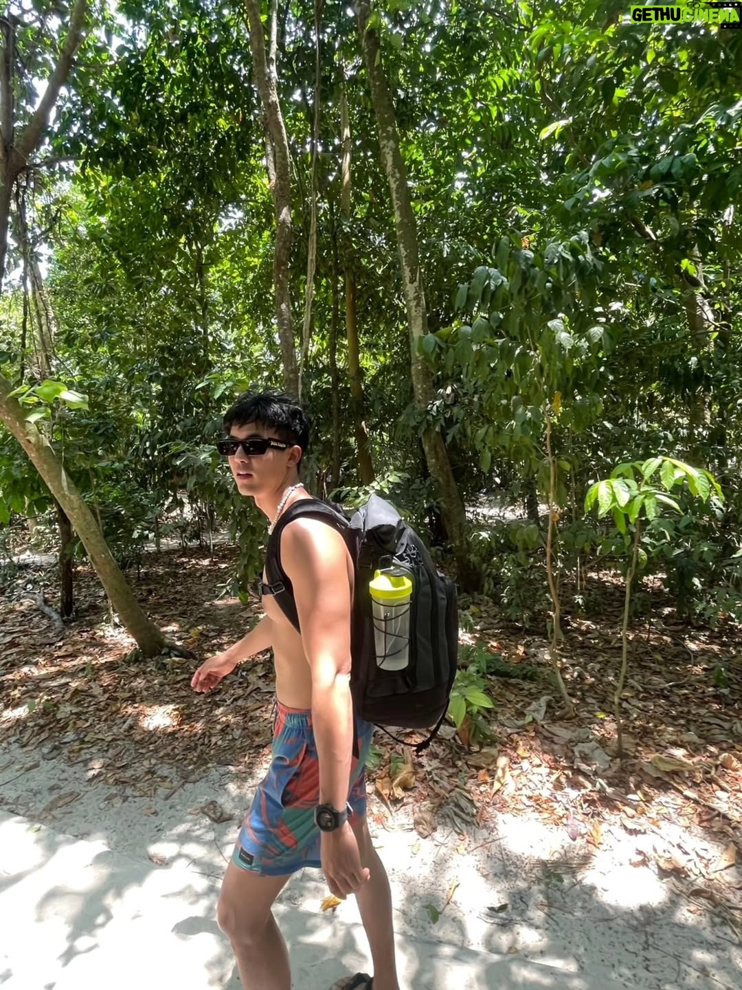 Sammy Cowell - 62.9K Likes - Happy Birthday @champ_chanatip my adventure buddy 

เกิดมาให้ข้าลำบาก 😬 

ช่องแดงใกล้มาแล้ว @roammatee