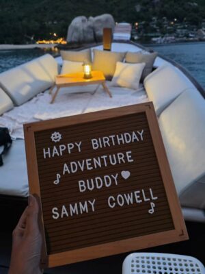 Sammy Cowell Instagram - ขอบคุณจากใจ อย่างน้อยก็ไม่ต้องเป่าเค้กในป่า 🤘🏝🐾
