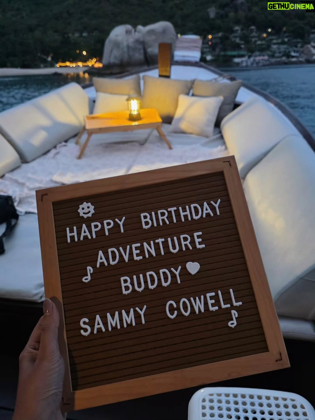 Sammy Cowell - 38K Likes - ขอบคุณจากใจ อย่างน้อยก็ไม่ต้องเป่าเค้กในป่า 🤘🏝🐾