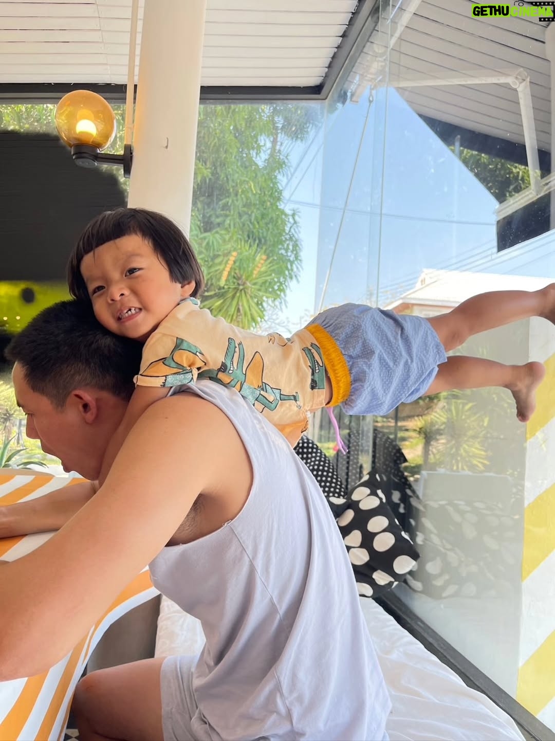 Sammy Cowell - 62.9K Likes - Happy Birthday @champ_chanatip my adventure buddy 

เกิดมาให้ข้าลำบาก 😬 

ช่องแดงใกล้มาแล้ว @roammatee