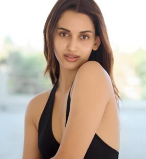 Samreen Kaur Instagram - Mandates…
Wonder why I never went bare skin, without any makeup infront of the camera… more of that starting today.