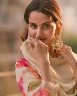 Samreen Kaur Instagram - ‘ Soch rahi hu kya bache honge humare…!! mere good looks aur meri akal! ‘
Just saying…