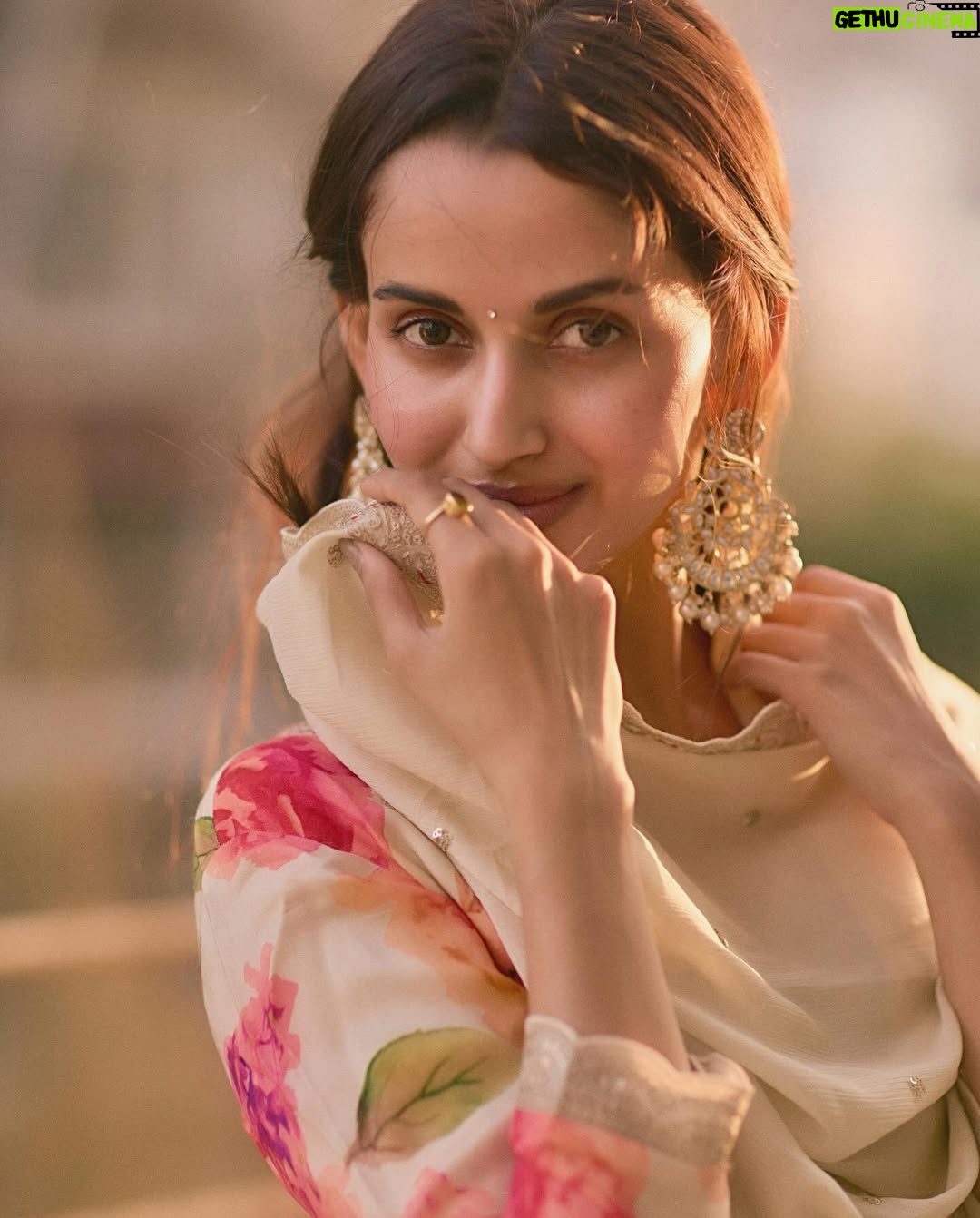 Samreen Kaur - 1.8K Likes - ‘ Soch rahi hu kya bache honge humare…!! mere good looks aur meri akal! ‘ 
Just saying…