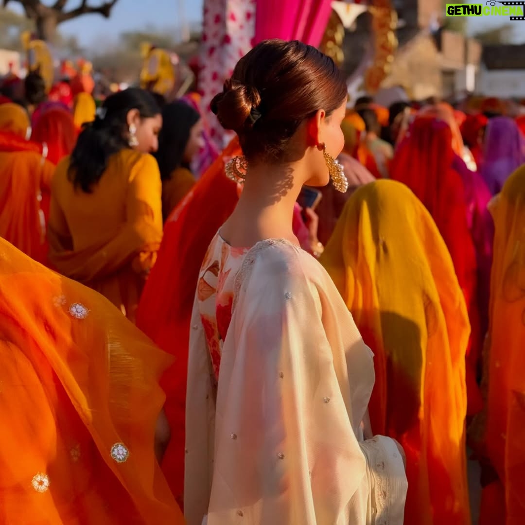Samreen Kaur - 2.6K Likes - Did a lot of culture thingy past 2 days and some fashion… 
Some snippets from Aidana for you guys… 

Rani Sa bani thi ek din keliye… koi Hukum ho dhyaan mein mere liye, toh batana jaroor :p