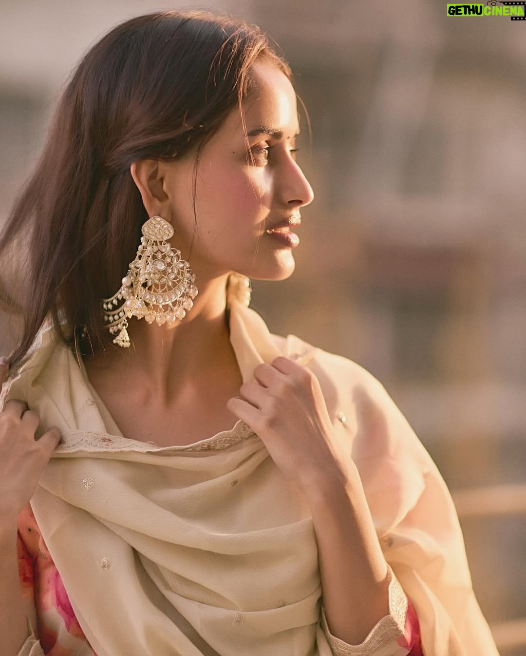 Samreen Kaur - 1.8K Likes - ‘ Soch rahi hu kya bache honge humare…!! mere good looks aur meri akal! ‘ 
Just saying…
