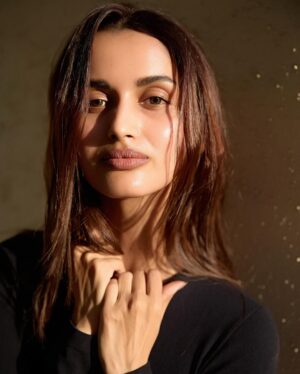 Samreen Kaur Instagram - More from the no makeup series💅