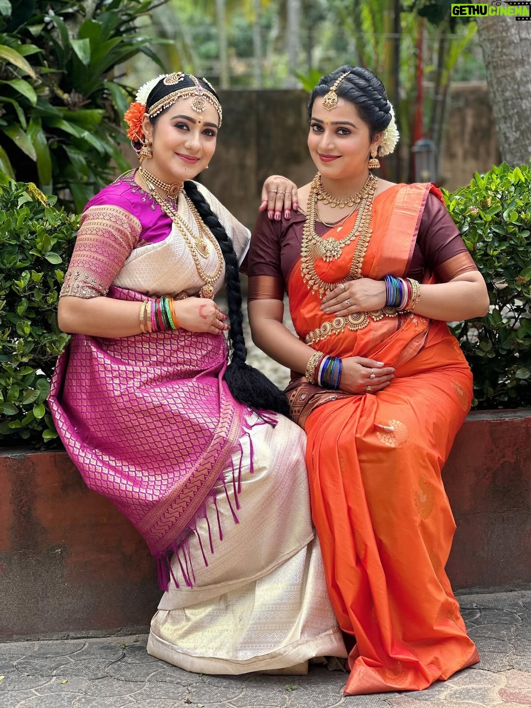 Samskruthy Shenoy - 14K Likes - Embracing the beauty of motherhood... 
valakappu function @premapooja serial location….

#babybump #valakappu #suryatv #premapooja #premapoojaonsuryatv