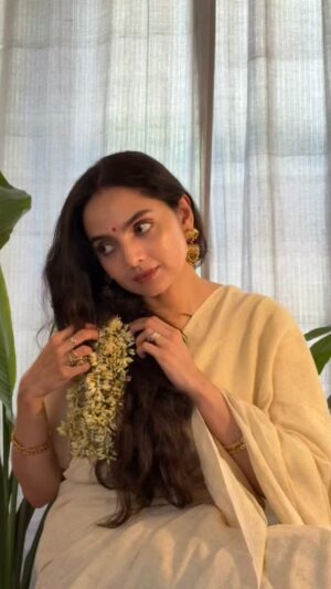 Samvrutha Sunil Instagram - Happy Onam! 🌺