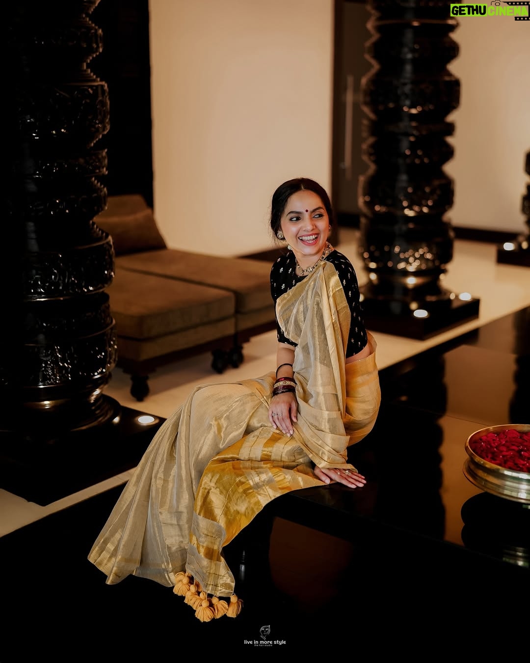 Samvrutha Sunil - 105.7K Likes - It feels extra special to get this gorgeous soul @samvrithaakhil ready @live_in_more_style - my all time favourite girl- all dressed up in a golden saree and classic black blouse ✨ 
I had the joy of creating this look for her while we had our much needed girl’s time together — makeup and hair by me @swethakunjan86 @live_in_more_style 🌼
Onam may be a little early this year… but we’re already soaking in the festive feels 💛

Hair @live_in_more_style 
Makeup @live_in_more_style 
Saree @ammu_abraham 
Photography 📸 : @cam__addicted_ 

#liveinstyle #liveinmorestyle #samvrithaakhil #kochi #earlyonamvibes #samvrithasunil #onamready #stylebyme #swethakunjan #shobakunjan