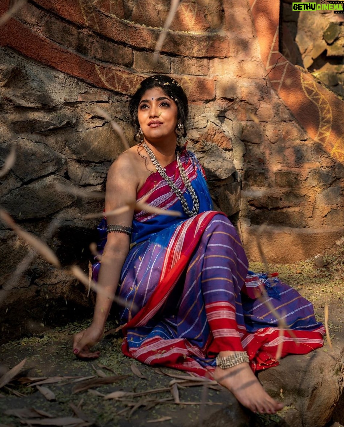 Samyukta Hornad - 3K Likes - Continuing our looks from “Ode To Malnad” collection, here’s Actor Samyukta Hornad as the perfect muse to this shoot. 

✅ LOOK 3 
A demure look on Samyukta created with a Handloom ilkal Saree with a body that has the ‘Gayatri border’ design running all over. Traditionally meant to be done on borders only, this Saree is a twist on the traditional. 
The drape is ‘Yakshgana Parvathy Kase’ that has a certain glamour. This drape is popular in the Malnad region. The Saree drape from Coorg is also a variation of this style. 
This cotton Saree with silk pallu is the perfect choice for the upcoming festive season. 
DM to buy. 
In frame : @samyuktahornad 
Concept: @indulgexpress 
Photographer: @nithishayyod 
Hair & Make up: @romithokchom 
Accessories : @aham_jewellery 
Styling & wardrobe: @vayakaindia 
….
….
#saree #sareelove #sarees #sareelovers #sareeblouse #sareesofinstagram #gramslayer  #sari  #sareeaddict #sareecollection #bhfyp #sareenotsorry #sareeswag #ilkal #ajrakh #handmade #handloom