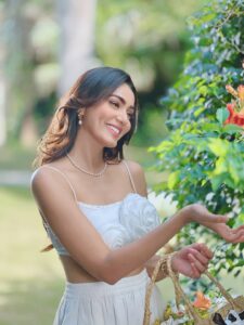 Actress Sana Makbul HD Photos and Wallpapers September 2025