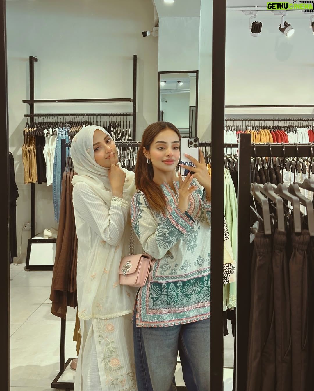 Sanam Chaudhry - 39.5K Likes - Table for two. ☀️🥞
-
breakfast | ootd | morning | shopping | coffee date