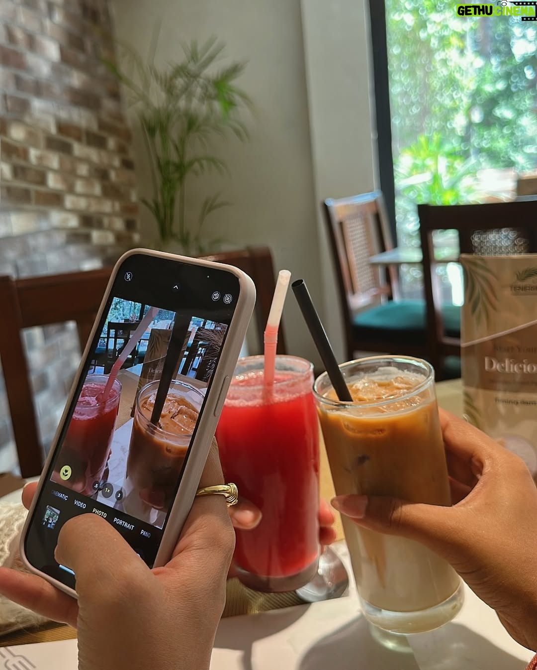Sanam Chaudhry - 39.5K Likes - Table for two. ☀️🥞
-
breakfast | ootd | morning | shopping | coffee date