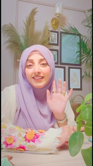 Sanam Chaudhry Instagram - Lets clean our hearts and welcome Allah in a beautiful place♥️🙏🏽
Learning from @arrahmanarraheemnetwork