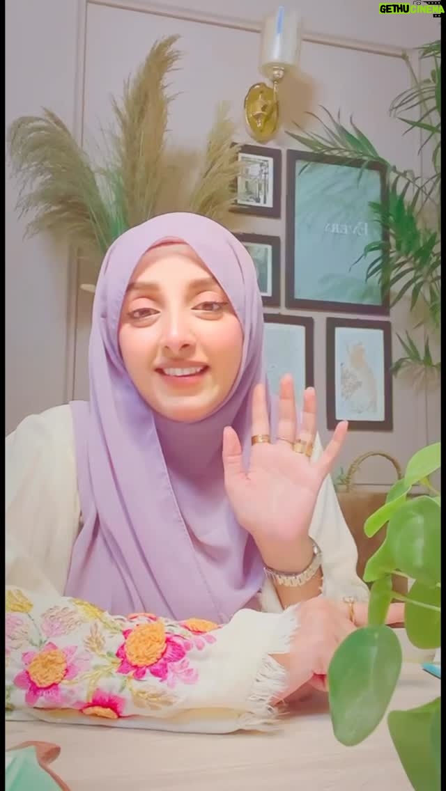 Sanam Chaudhry - 252.9K Likes - Lets clean our hearts and welcome Allah in a beautiful place♥️🙏🏽
Learning from @arrahmanarraheemnetwork