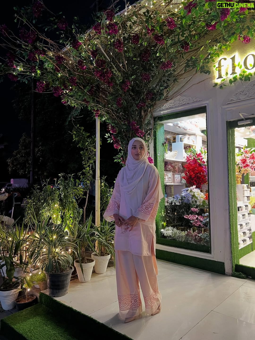 Sanam Chaudhry - 40.6K Likes - Photo buffet 🌸📸