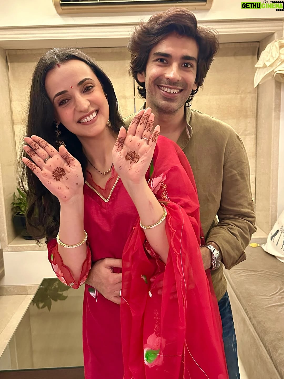 Sanaya Irani - 628.8K Likes - Karwachauth ❤️❤️
When you have taken way too many pictures and can’t decide which one to put.😜
Pick your favourite one guys and go crazy.😂