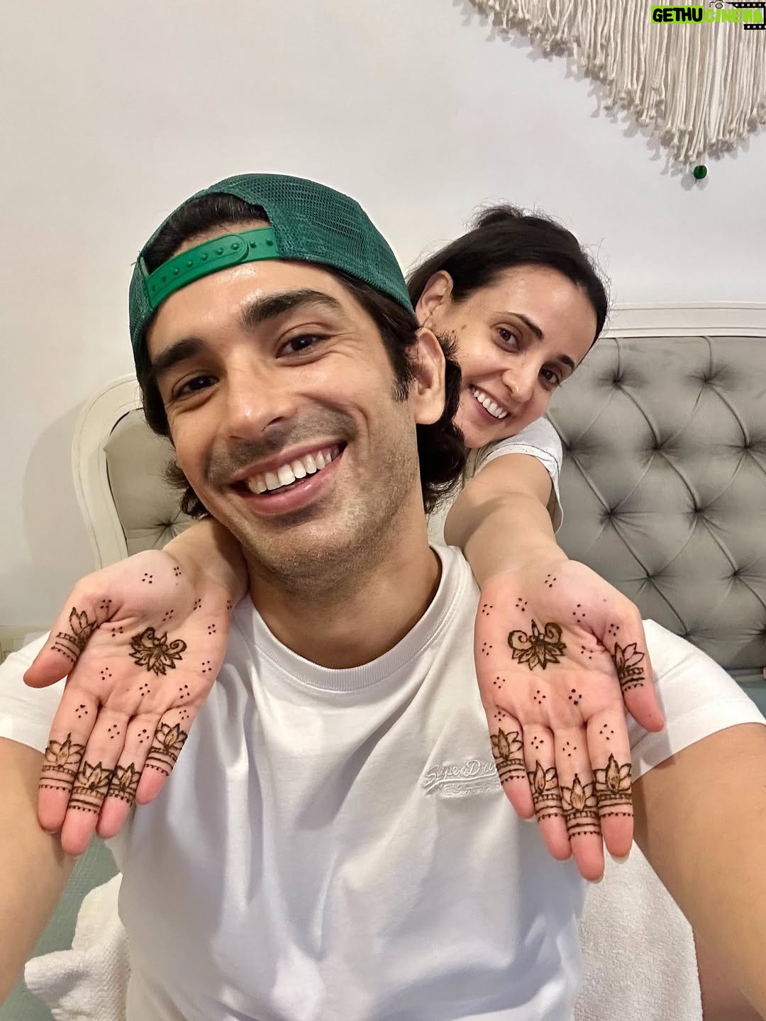 Sanaya Irani - 628.8K Likes - Karwachauth ❤️❤️
When you have taken way too many pictures and can’t decide which one to put.😜
Pick your favourite one guys and go crazy.😂
