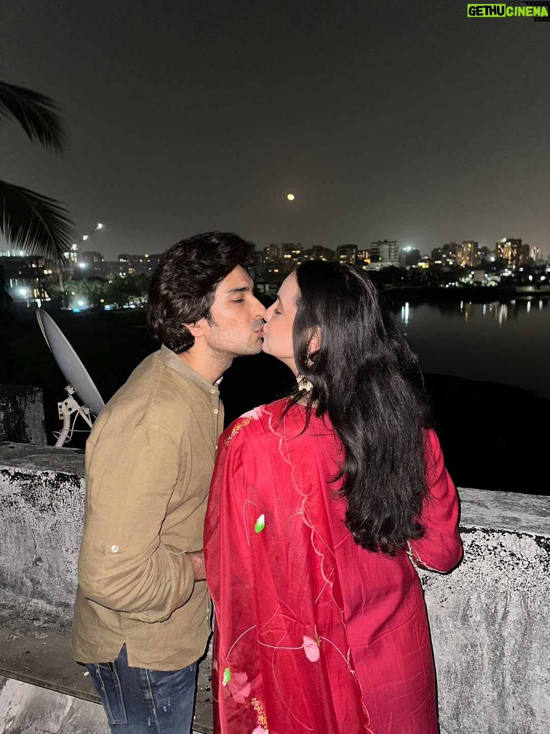 Sanaya Irani - 628.8K Likes - Karwachauth ❤️❤️
When you have taken way too many pictures and can’t decide which one to put.😜
Pick your favourite one guys and go crazy.😂