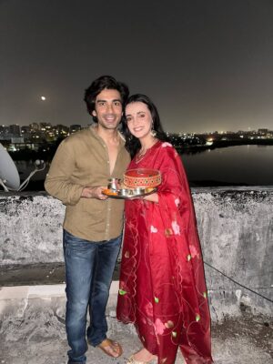 Sanaya Irani Instagram - Karwachauth ❤️❤️
When you have taken way too many pictures and can’t decide which one to put.😜
Pick your favourite one guys and go crazy.😂