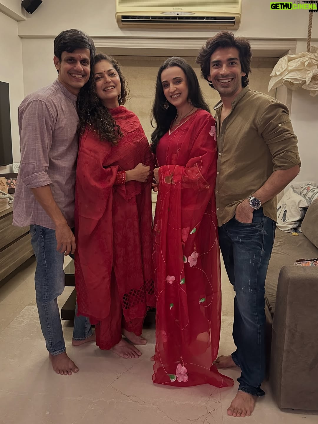 Sanaya Irani - 628.8K Likes - Karwachauth ❤️❤️
When you have taken way too many pictures and can’t decide which one to put.😜
Pick your favourite one guys and go crazy.😂