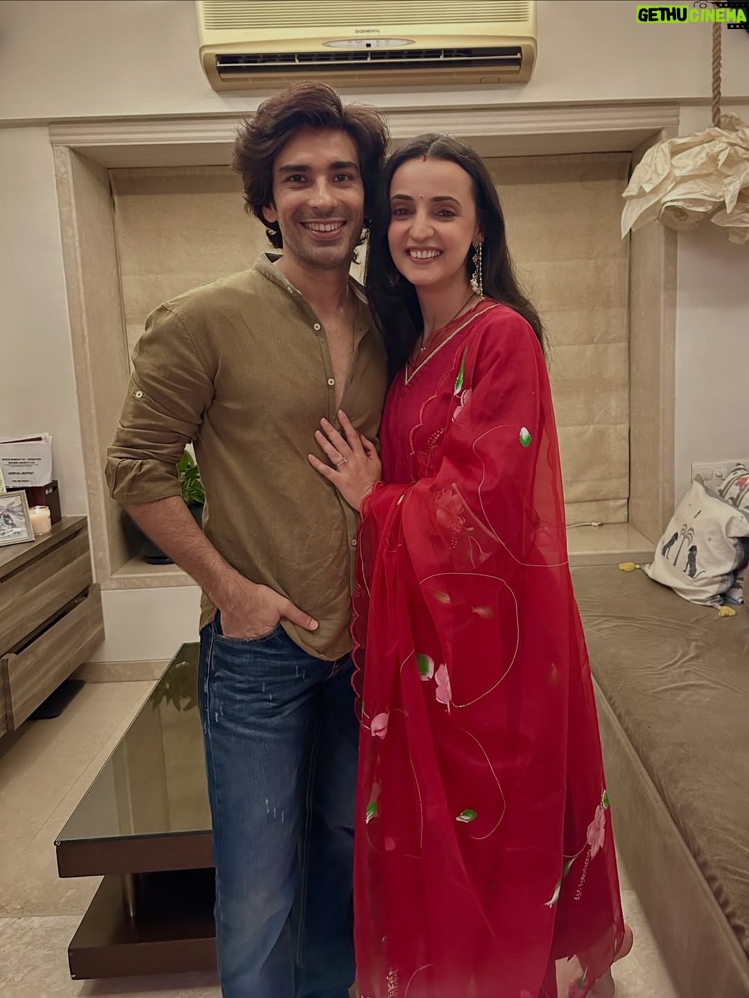 Sanaya Irani - 628.8K Likes - Karwachauth ❤️❤️
When you have taken way too many pictures and can’t decide which one to put.😜
Pick your favourite one guys and go crazy.😂