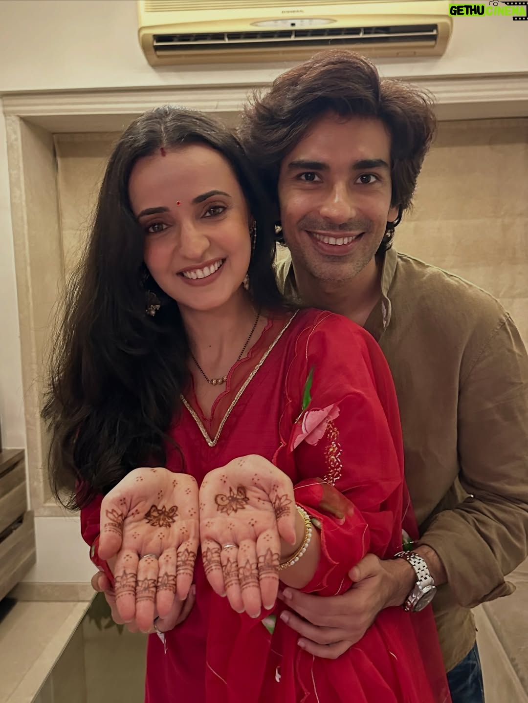Sanaya Irani - 628.8K Likes - Karwachauth ❤️❤️
When you have taken way too many pictures and can’t decide which one to put.😜
Pick your favourite one guys and go crazy.😂