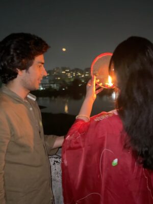 Sanaya Irani Instagram - Karwachauth ❤️❤️
When you have taken way too many pictures and can’t decide which one to put.😜
Pick your favourite one guys and go crazy.😂