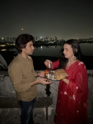 Sanaya Irani Instagram - Karwachauth ❤️❤️
When you have taken way too many pictures and can’t decide which one to put.😜
Pick your favourite one guys and go crazy.😂