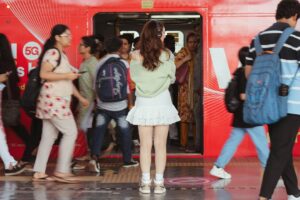 Sandeepa Dhar Instagram - Fashionably Delayed 🛤️🎧🎵