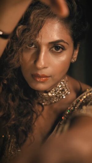 Sandhya Shetty Instagram - A saree speaks elegance, but her eyes - pure fire.

Actor - @sandhyashetty1
Photographer/Videographer - @nikhilvelari @velari_production 
Makeup - @shabeenarizwan
Hair - @sunny_makeup_artist
Designer - @kaushikshrimanker for @shrimankerandyogi 
Location - @shrimankerandyogi

#sandhyashetty #actor #films #cinema #nofear #bollywood #indiancinema

[Sandhya Shetty, Indian Actor, Bollywood Actor, Indian Supermodel, International Speaker, Commonwealth Karate Champion]