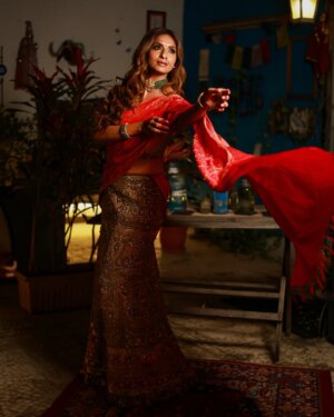 Sandhya Shetty Instagram - Red speaks of passion, gold whispers divinity, and together they reflect timeless traditions, eternal power, and the breathtaking beauty that defines every bride’s sacred journey through love and legacy❤️💫

Photographer - @creativecollab
Makeup & Hair - @tabassumbhatii
Designer - @kaushikshrimanker or @shrimankerandyogi

#SandhyaShetty #NoFear #ElegantWoman #BeautyWithStrength #IndianActor #PowerAndGrace 

[Sandhya Shetty, Supermodel Look, Indian Actor, Fierce Woman, Power Dressing]