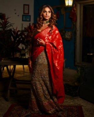 Sandhya Shetty Instagram - Red speaks of passion, gold whispers divinity, and together they reflect timeless traditions, eternal power, and the breathtaking beauty that defines every bride’s sacred journey through love and legacy❤️💫

Photographer - @creativecollab
Makeup & Hair - @tabassumbhatii
Designer - @kaushikshrimanker or @shrimankerandyogi

#SandhyaShetty #NoFear #ElegantWoman #BeautyWithStrength #IndianActor #PowerAndGrace 

[Sandhya Shetty, Supermodel Look, Indian Actor, Fierce Woman, Power Dressing]