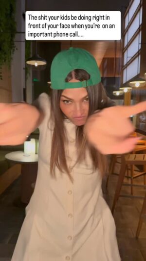Sandra Vergara Instagram - The shit kids do right in your face when you’re on an important phone call… 📞🗣️🥷