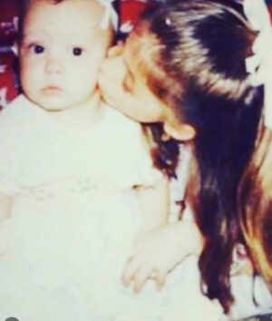Sandra Vergara Instagram - Happy birthday to the best sister in the entire universe!! Mi hĆ©roe, my day 1! Eres el orgullo mĆ”s grande y lo mĆ”s bello de la vida mi VEVE š«¶āØ te amooo! Happy birthday you sexy fox!!! @veronica_vergara