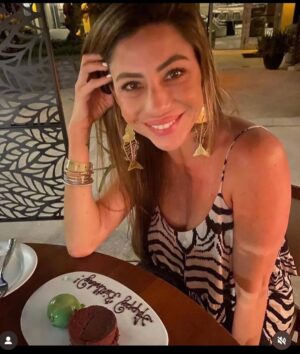 Sandra Vergara Instagram - Happy birthday to the best sister in the entire universe!! Mi hĆ©roe, my day 1! Eres el orgullo mĆ”s grande y lo mĆ”s bello de la vida mi VEVE š«¶āØ te amooo! Happy birthday you sexy fox!!! @veronica_vergara