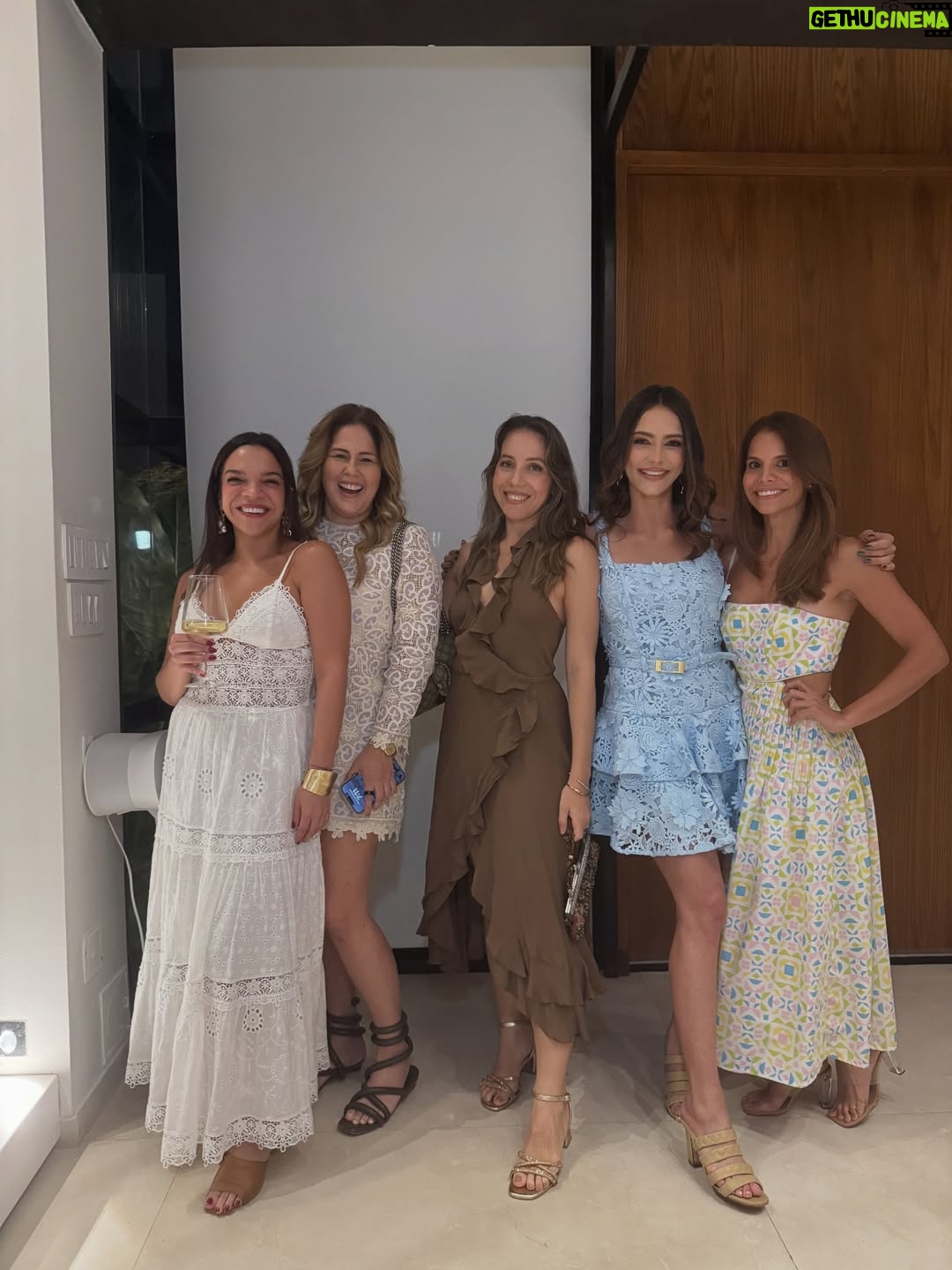 Sandra Vergara - 3 Likes - Gracias a la más top, mejor hermana del mundo por haberme dado la mejor fiesta de cumpleaños posible! @veronica_vergara mi héroe mi soulmate forever! Thank you sis for throwing me the best birthday party, with my family and friends since high school! Y ni se diga @riadfayad gracias por ser el mejor cuñi del mundo 🫶✨✨✨