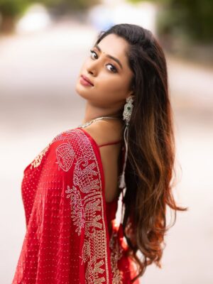 Sangeetha Kalyankumar Instagram - Red saree🥰❤️

@olikalam_photography @shree_bhuvana_mua 

#sangeethakalyan