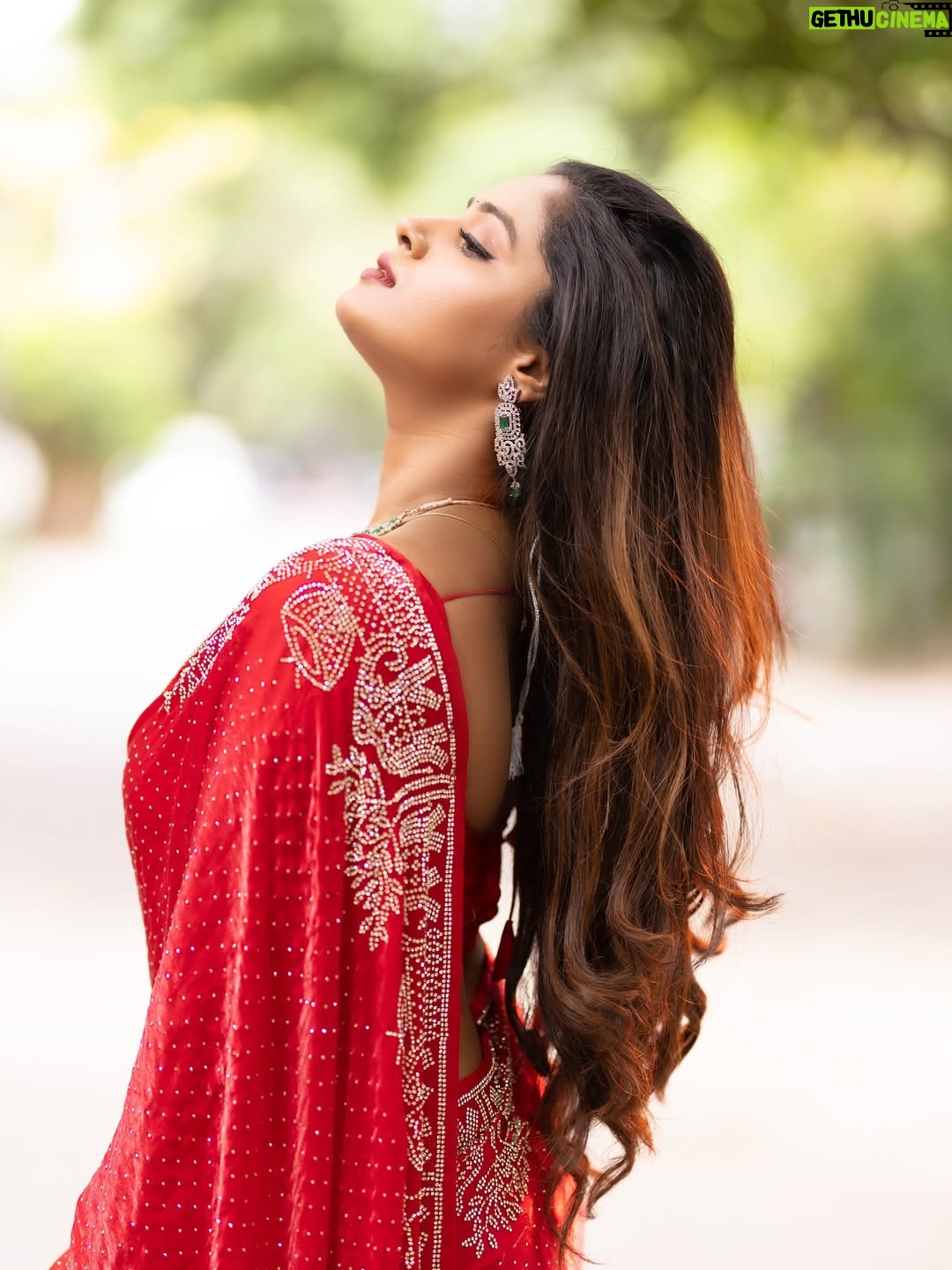 Sangeetha Kalyankumar - 10.2K Likes - Red saree🥰❤️

@olikalam_photography @shree_bhuvana_mua 

#sangeethakalyan