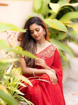 Sangeetha Kalyankumar Instagram - Red saree🥰❤️

@olikalam_photography @shree_bhuvana_mua 

#sangeethakalyan