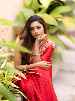Sangeetha Kalyankumar Instagram - Red saree🥰❤️

@olikalam_photography @shree_bhuvana_mua 

#sangeethakalyan