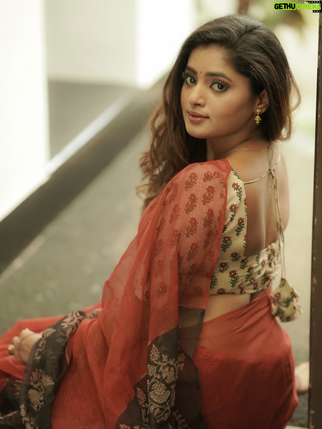 Sangeetha Kalyankumar - 77.5K Likes - Ondra renda asaigal ❤️…..

Artist - @sangeetha_kalyankumar
Costumes - @kaarigai.sarees
Photographer - @camerasenthil
Makeup - @purpleplusnagu
Hair - @ragavismakeover
Shoot Organized by @rrajeshananda