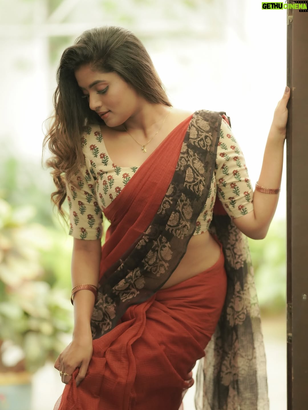 Sangeetha Kalyankumar - 77.5K Likes - Ondra renda asaigal ❤️…..

Artist - @sangeetha_kalyankumar
Costumes - @kaarigai.sarees
Photographer - @camerasenthil
Makeup - @purpleplusnagu
Hair - @ragavismakeover
Shoot Organized by @rrajeshananda