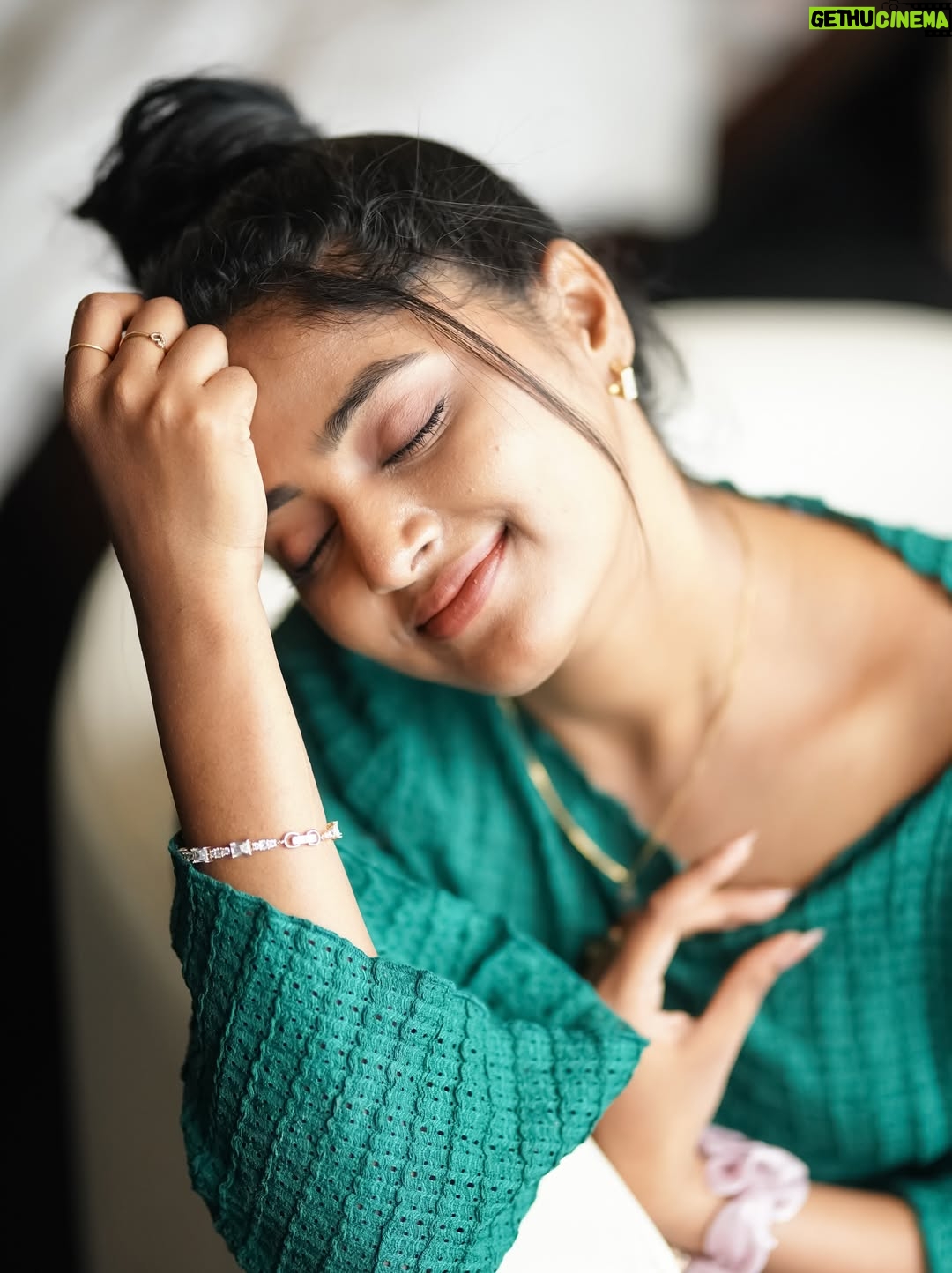 Sangeetha Kalyankumar - 14.1K Likes - Melting… for this song ❤️✨

#sangeethakalyan #risshiphotography